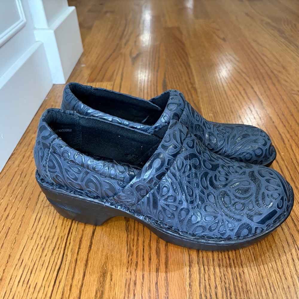 B.O.C. Peggy Clogs - Picture 3 of 9